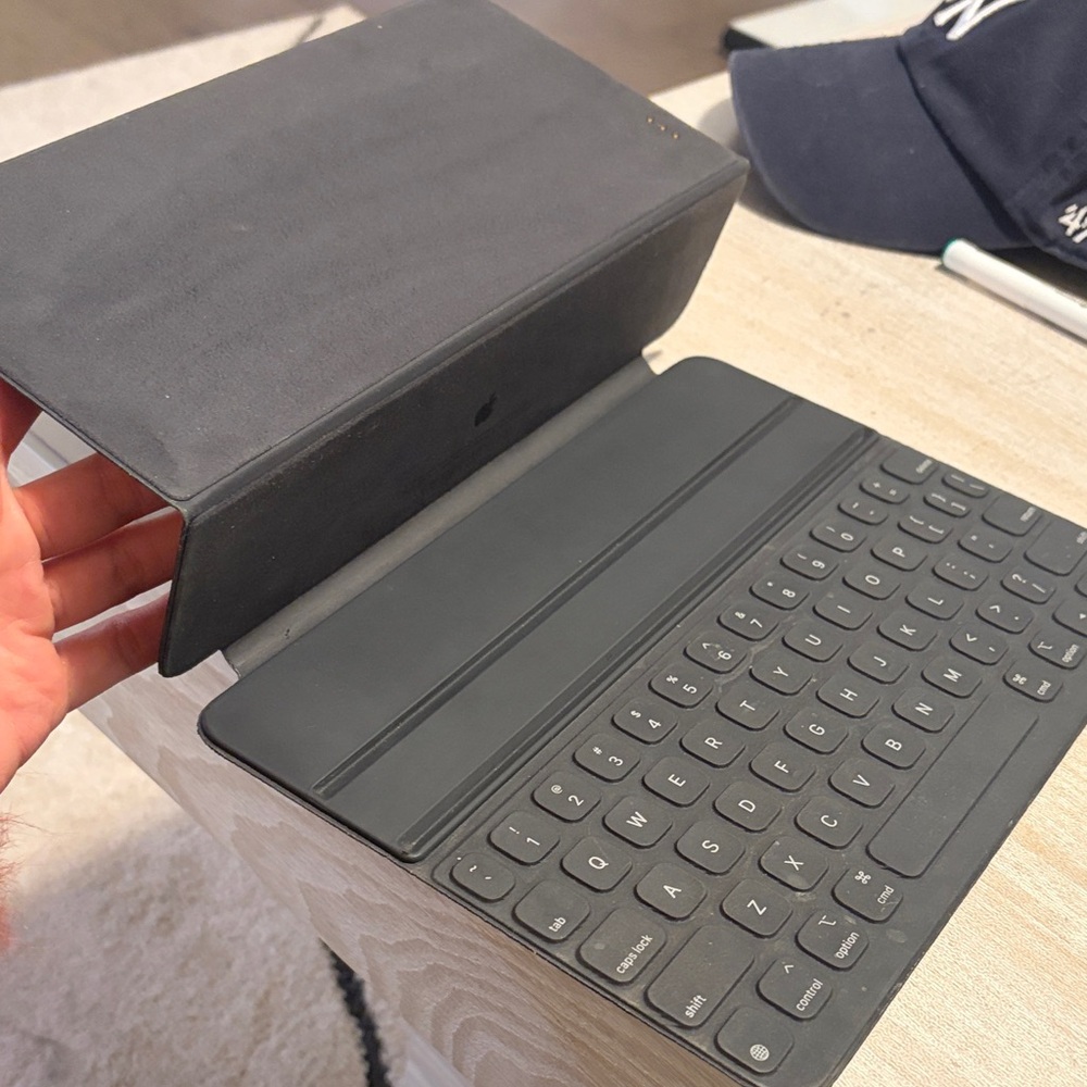 Apple Smart Keyboard 11" iPad Pro & iPad Air - Black A2038